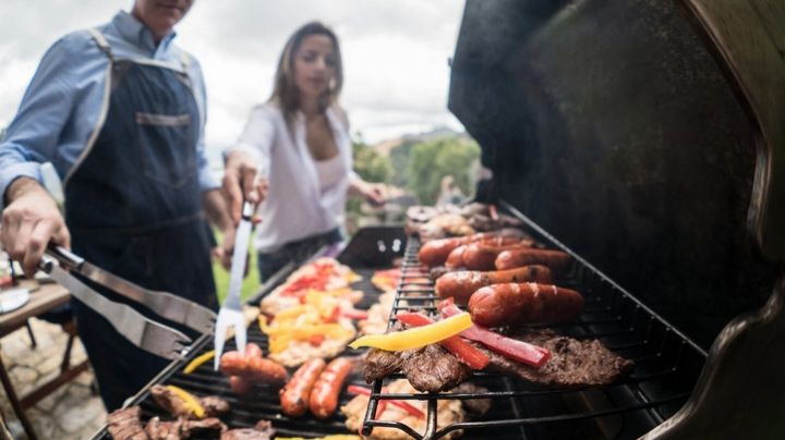 ¿Carbón o leña? ¿Cuál es mejor para tu carne asada?