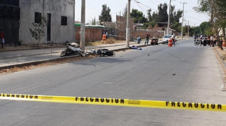 Pareja que iba a casarse muere en motocicleta; camioneta la embistió