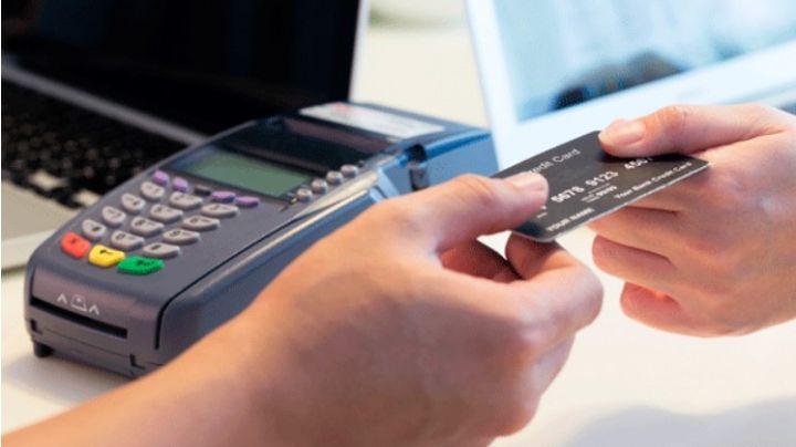 ¿Te han cobrado comisión al pagar con tarjeta en un establecimiento?; esto dice la ley