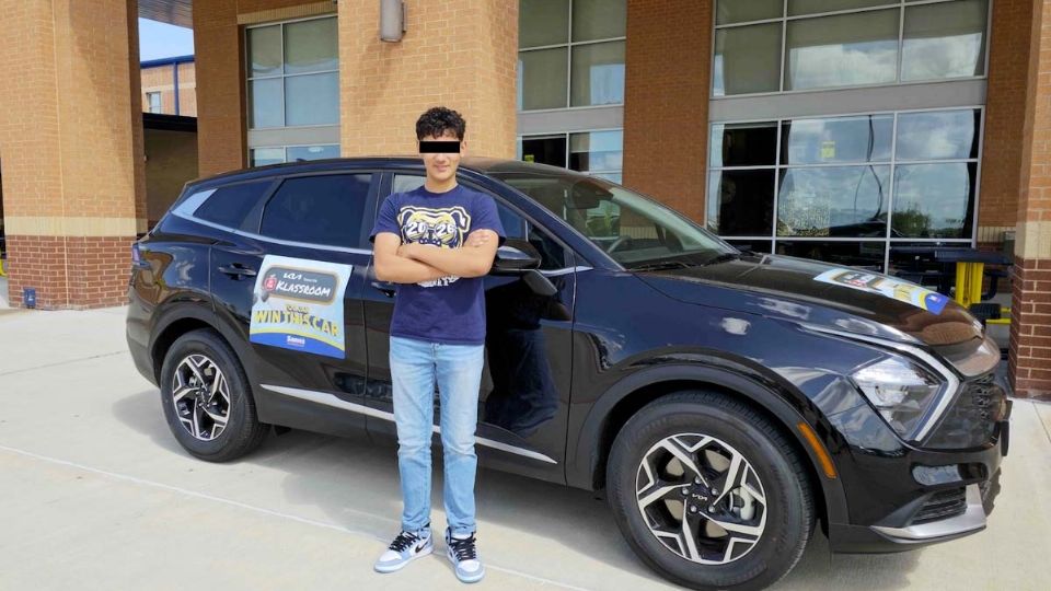 Regalarán auto a estudiante con asistencia perfecta