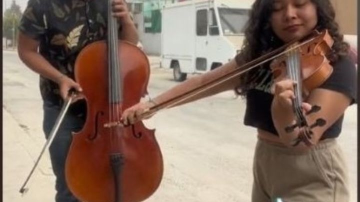 Músicos recrean escena de Titanic; tocan a pesar de las inclemencias del Popocatépetl | VIDEO