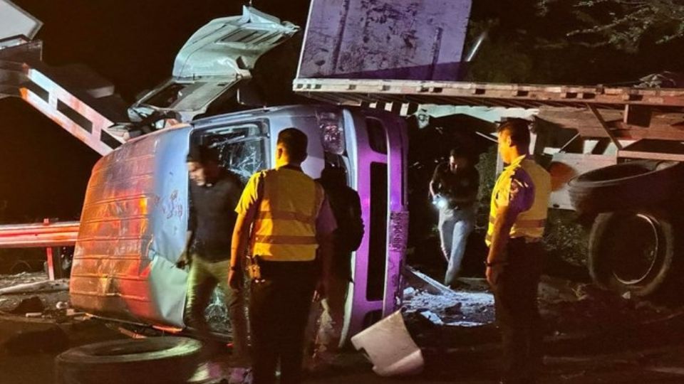 Un total de 9 personas fallecieron tras accidente en Autopista del Sol.