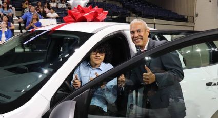 Estudiante de Laredo se gana una camioneta Ford Escape 2023; así lo logró