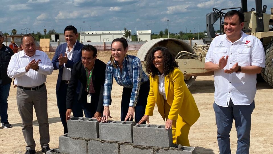 Primera piedra de la Bodega Aurrera