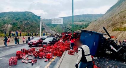 Tres muertos y 20 heridos en choque de tráiler que transportaba refrescos