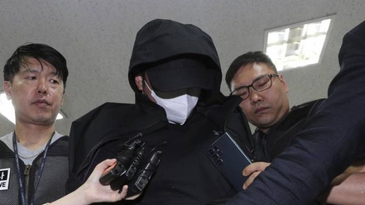 Podría pasar 10 años en la cárcel por abrir puerta de avión en pleno vuelo