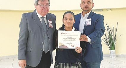 Triunfa Lya Valeria en etapa escolar; compite en oratoria y busca pase a estatal