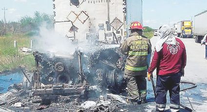 Escapa trailero de fuego mortal en Libramiento Mex II