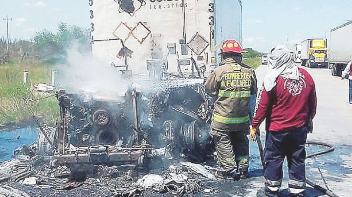 Escapa trailero de fuego mortal en Libramiento Mex II
