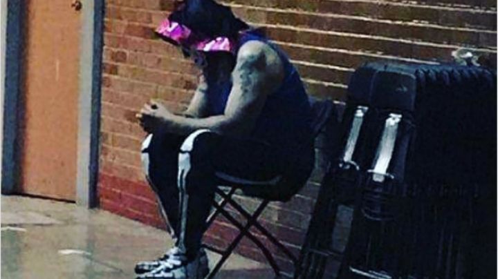 La Parka siempre esperaba a que el último niño recibiera su autógrafo