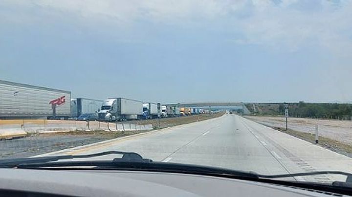 Reportan cierre en la Autopista Monterrey-Nuevo Laredo; hay filas hasta de 10 kilómetros
