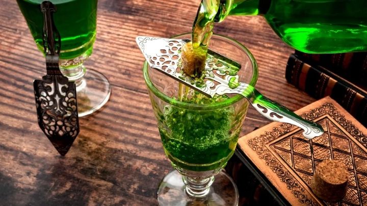 Absenta: la bebida que bajo ninguna circunstancia debes llevar a EU