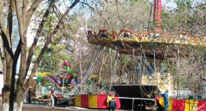 Colapsa juegos de las "sillas locas" en un parque; muere un niño | VIDEO