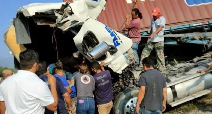 Se mata chofer al chocar su tráiler en Carretera a Ciudad Victoria