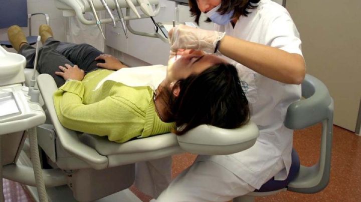 Mujer, por dolor de muela, va al dentista; resultó ser cáncer y esto pasó