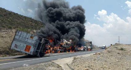 Chofer de tráiler dormita, provoca choque frontal e incendio; se quema casi todo el cuerpo