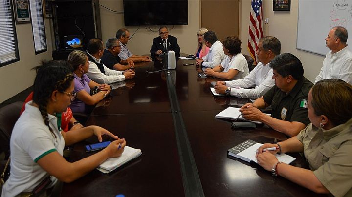 Caravana de paisanos a punto de llegar a Laredo, Texas