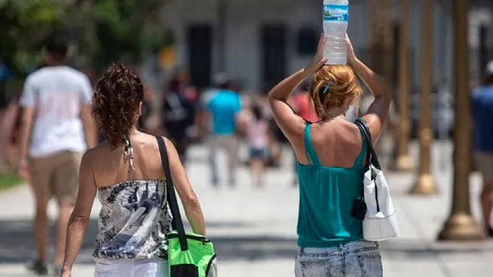 Por la brutal ola de calor abren refugios públicos para refrescarse
