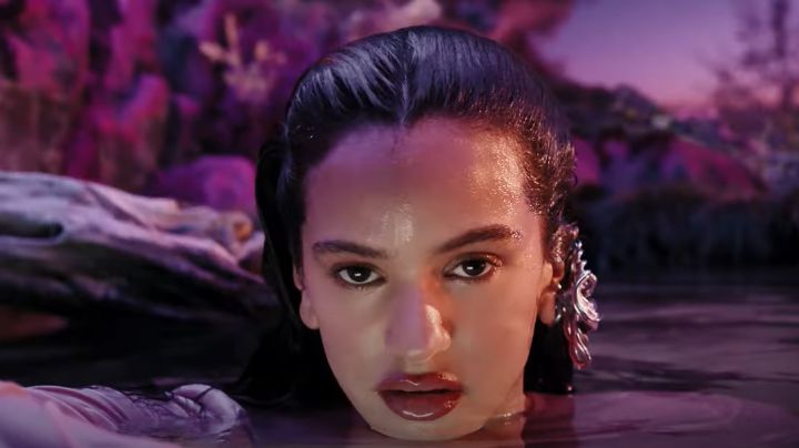 Coca Cola edición Rosalía contiene ingrediente cancerígeno, advierte Poder del Consumidor