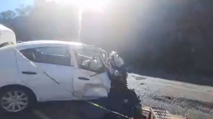 Mueren menor y su madre en terrible choque carretero