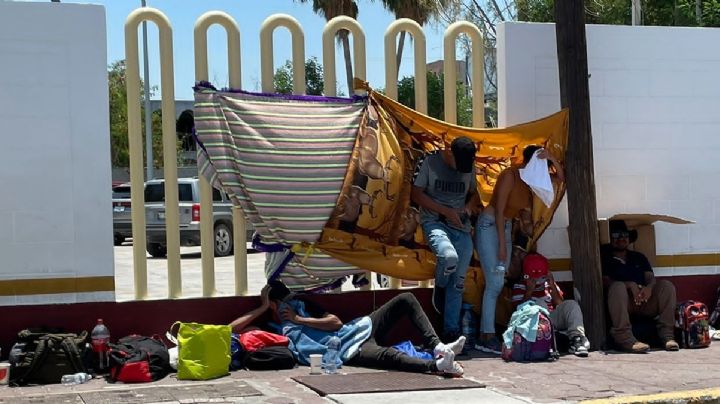 Ola de migrantes: buscan asilo político bajo temperatura de 40 grados