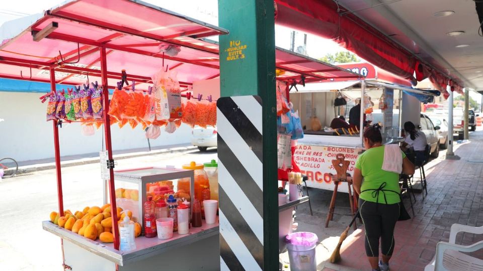 Los comerciantes no deben obstruir banquetas ni vialidades.