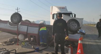 Mueren dos en choque entre tráiler y camioneta en Carretera Saltillo-Zacatecas