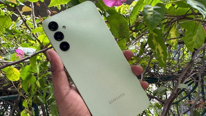 Este teléfono inteligente de Samsung está en oferta; te decimos cuál es