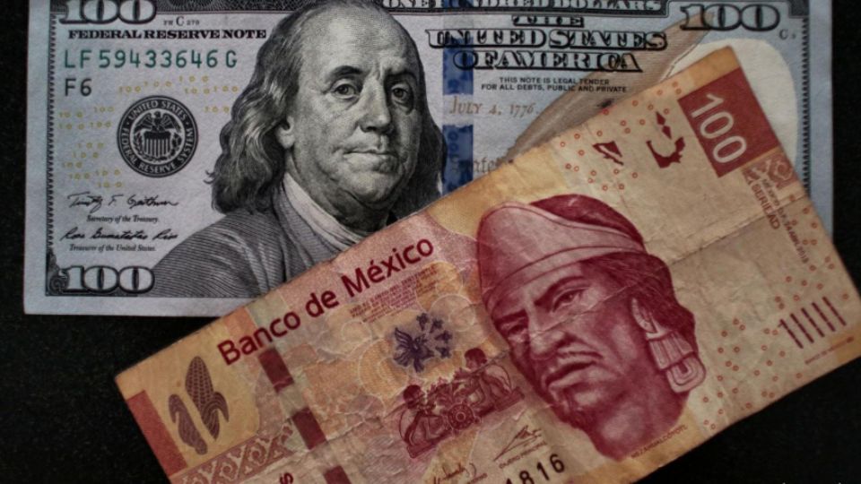 Pese a un ligero retroceso, el peso mexicano se muestra fuerte frente a un dólar debilitado