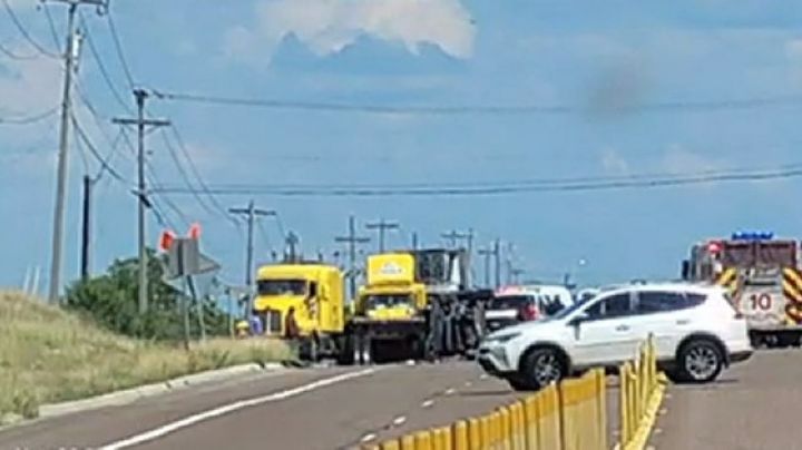 Choque múltiple de cinco autos y una volcadura deja 8 heridos en la Bob Bullock