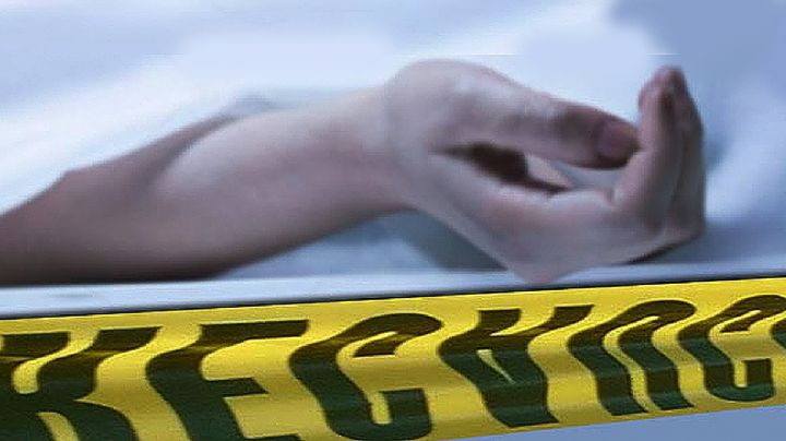 Jovencita muere al salir expulsada de Mustang volcado; no traía cinturón de seguridad