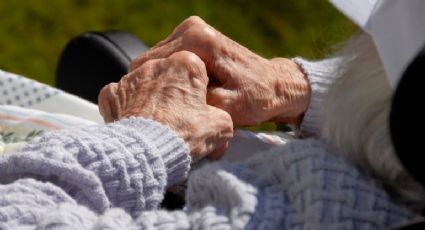 Abuelita muere atada a su cama en asilo de ancianos