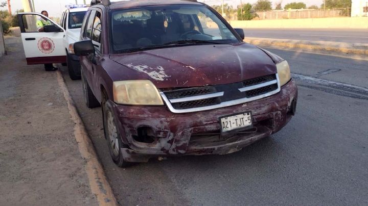 Ciclista es embestido por camioneta y termina en el hospital