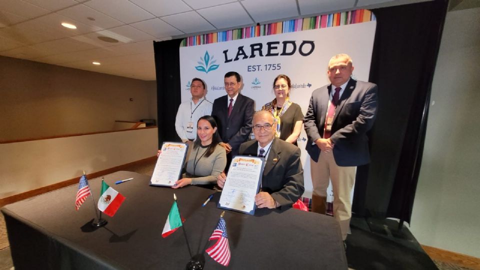 Se hizo la firma de un acuerdo de hermandad entre Laredo y Valle de Bravo.