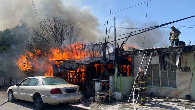 El incendio consumió dos casas