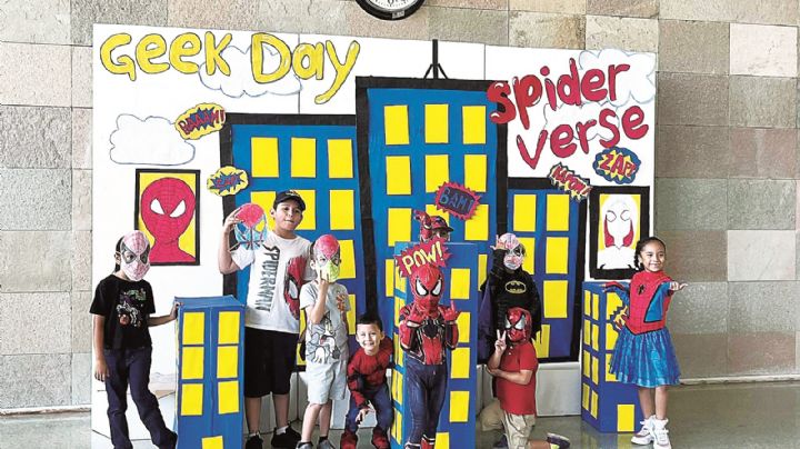 Disfrutan niños festival del día Geek en Estación Palabra