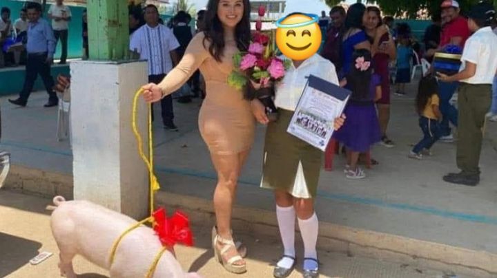 Guapa mujer le regala cerdo a su ahijada en graduación de primaria