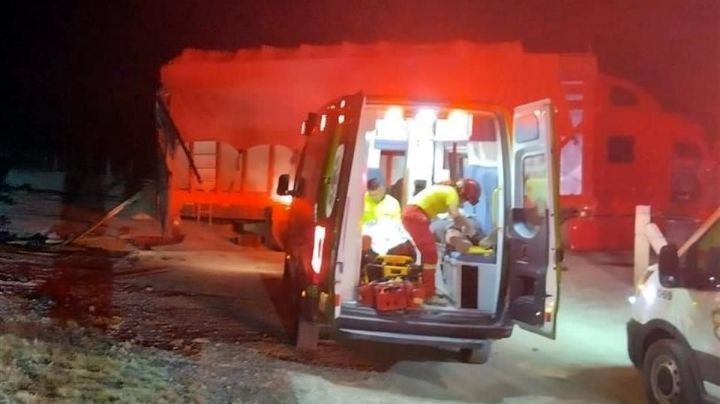 Chofer de autobús dormita y mueren tres migrantes en choque en Galeana; iban a Reynosa