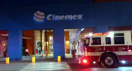 Reportan incendio en cine de Monterrey; evacúan a clientes y empleados