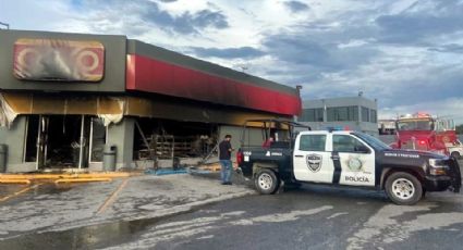 Indigente rocía gasolina y quema Oxxo con empleadas dentro