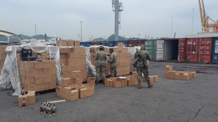 Marina decomisa más de 5 mil 400 kilos de metanfetaminas en botellas de mezcal