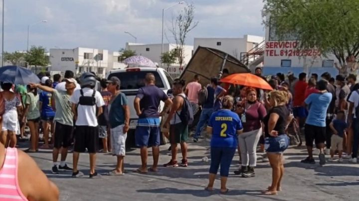 Ebrio choca su camioneta en parada de camión; atropella a mujer y le amputa una pierna