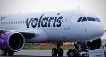 Pasajeros de Volaris son encerrados casi una hora en avión sin aire acondicionado | VIDEO