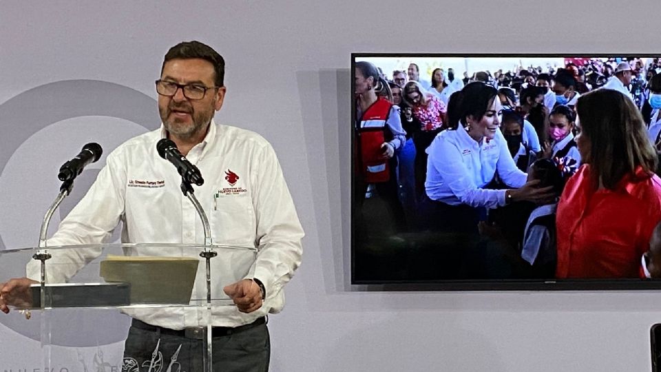 Ernesto Ferrara, secretario de Educación, Cultura y Deporte, dio a conocer los pormenores de los beneficios educativos.