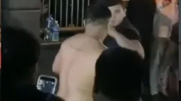 Par de jóvenes se pelean en Barrio Antiguo; internautas se burlan de ellos | VIDEO