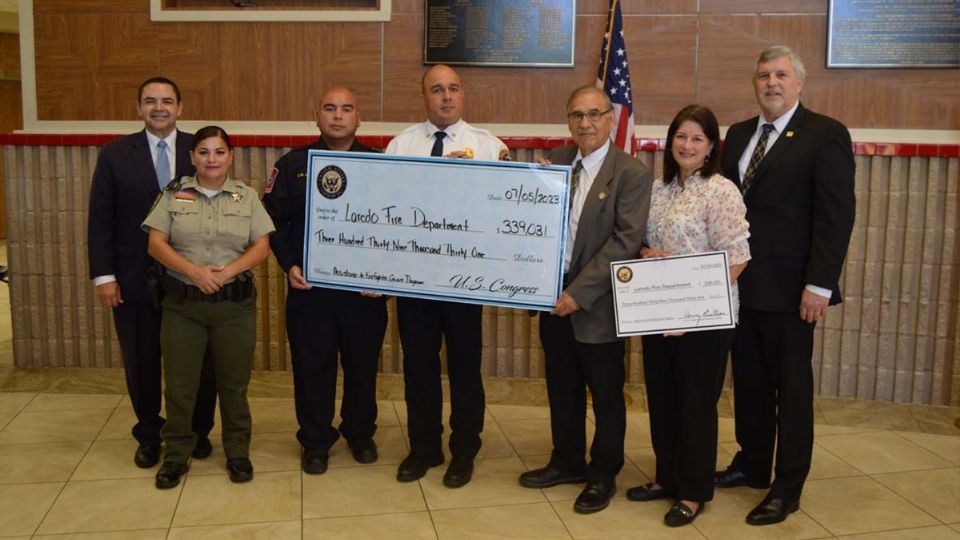 Bomberos de Laredo reciben apoyos federales