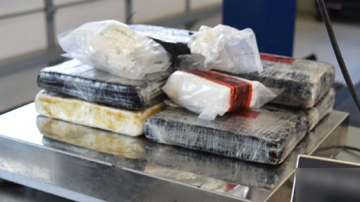 Agente de CBP espera sentencia por traficar droga