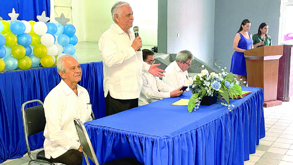 Se reconoce la labor durante el ciclo escolar.