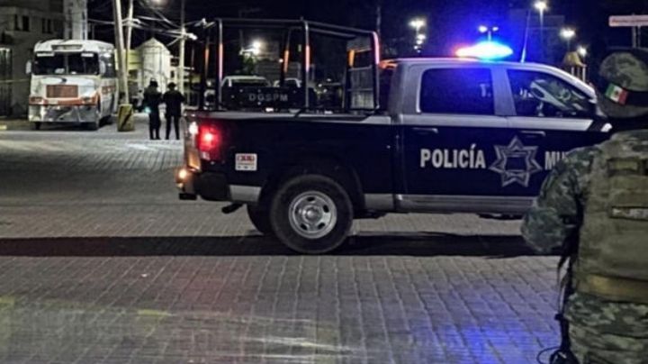 Matan a tres mecánicos en estacionamiento de centro comercial