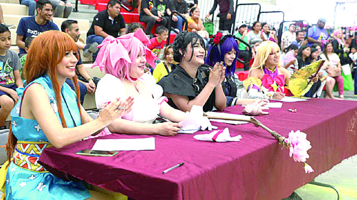 Disfrutan miles de convención